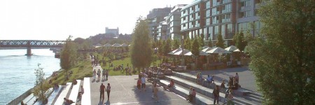 Bratislava, takmer letný deň na nábreží Dunaja, 27.05.2012